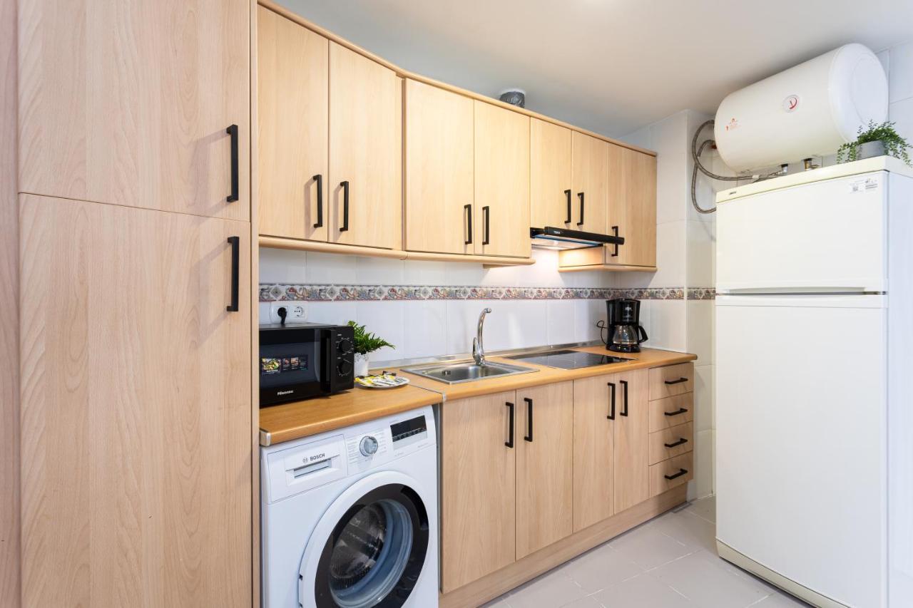 Holidays2Malaga Capuchinos French Balconies, Private Parking, Wifi & Air Con Buitenkant foto