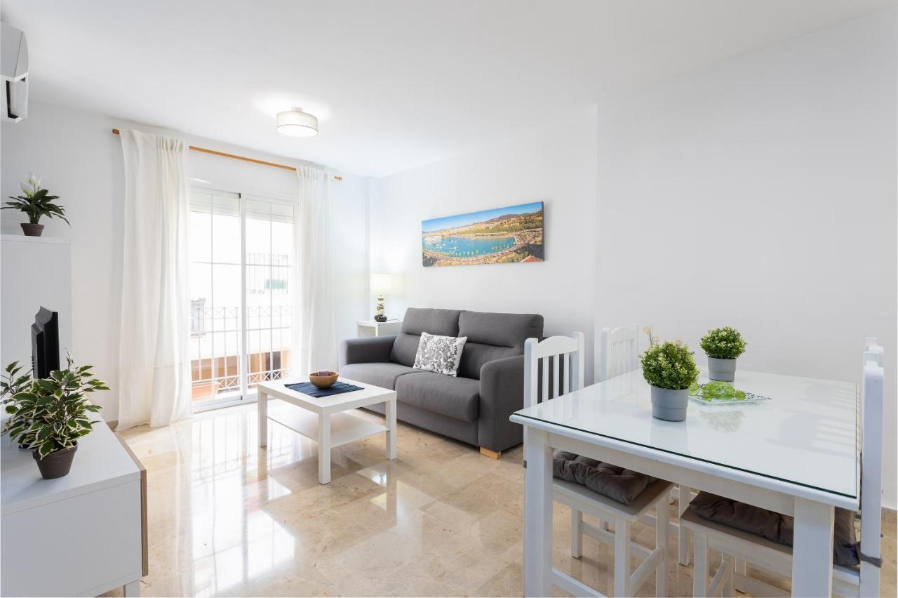 Holidays2Malaga Capuchinos French Balconies, Private Parking, Wifi & Air Con Buitenkant foto
