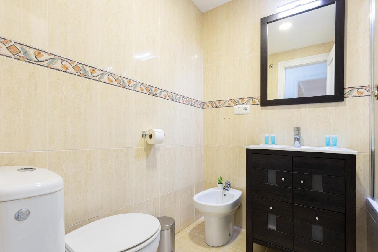 Holidays2Malaga Capuchinos French Balconies, Private Parking, Wifi & Air Con Buitenkant foto