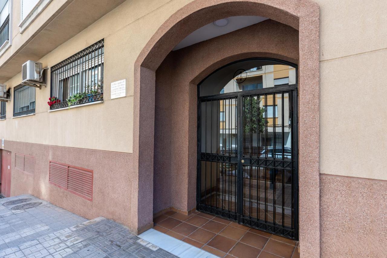 Holidays2Malaga Capuchinos French Balconies, Private Parking, Wifi & Air Con Buitenkant foto